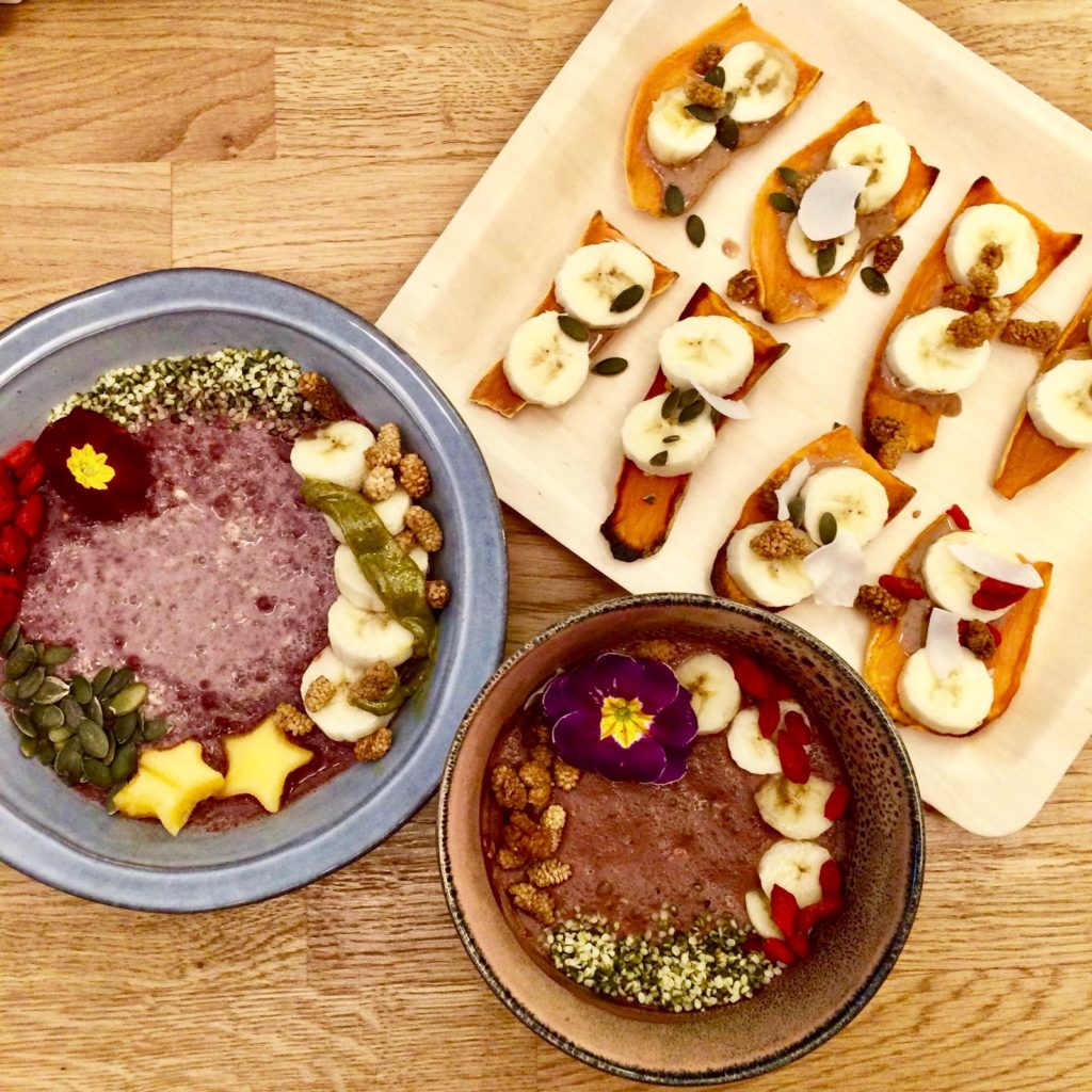 Sweet potato toasts & atelier v hummus