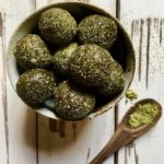 Matcha energy balls, dattes mejdool, graines de chia