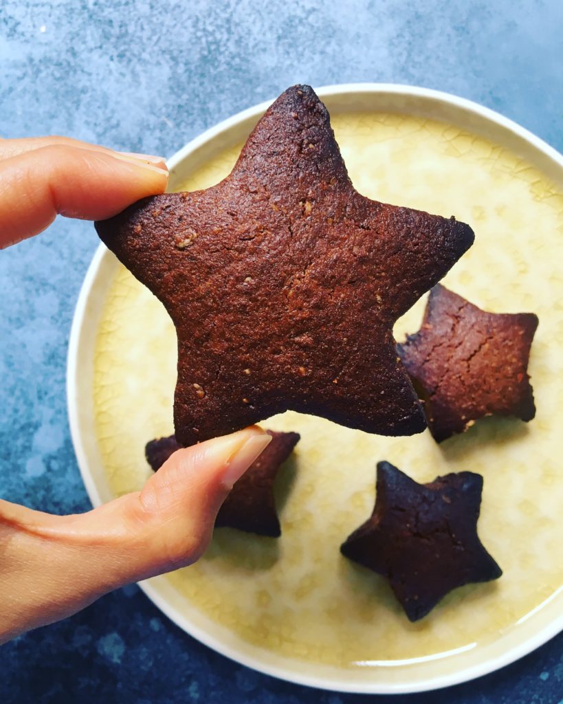 Cookies chocolat vegan étoile poudre d'amande et farine de coco