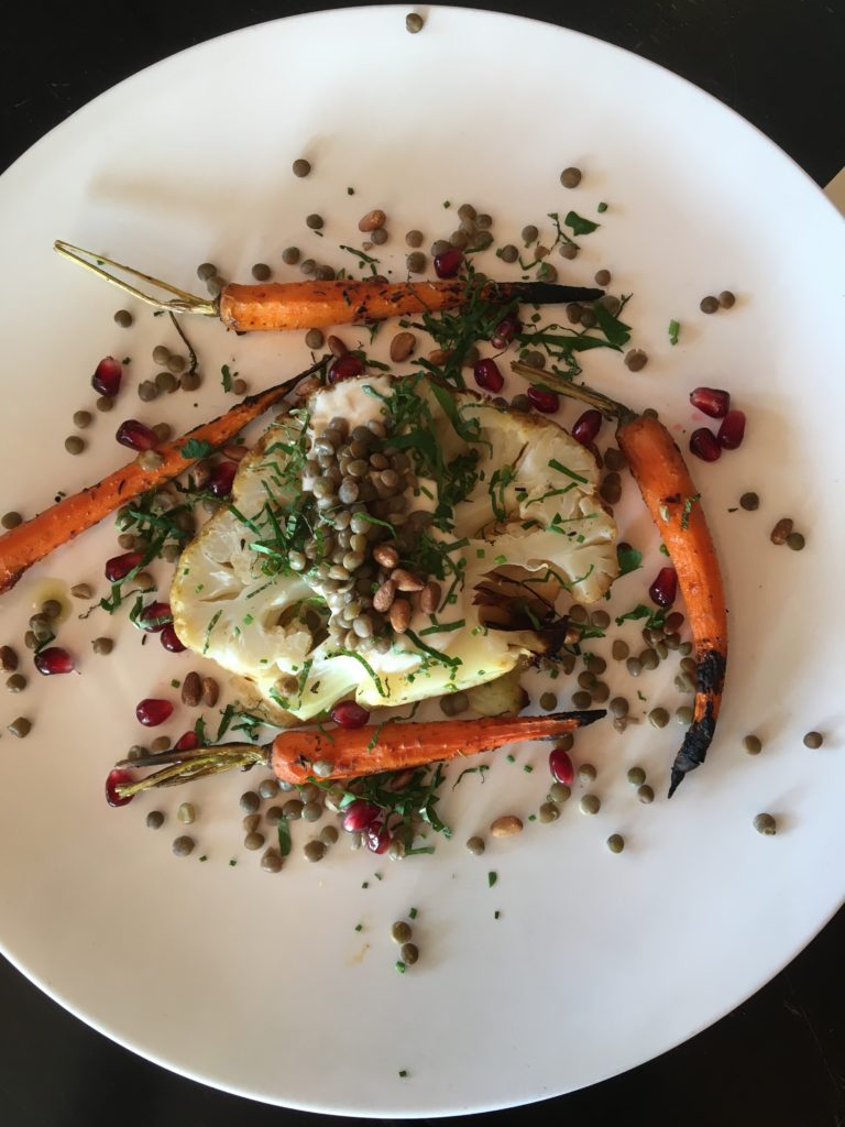 Farmer's plate: Cauliflower, lentils, carrots, soy yogurt sauce